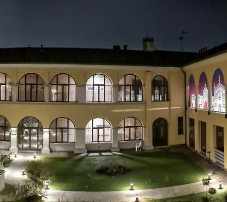 Callme Crema - Struttura In Centro Storico Exterior foto